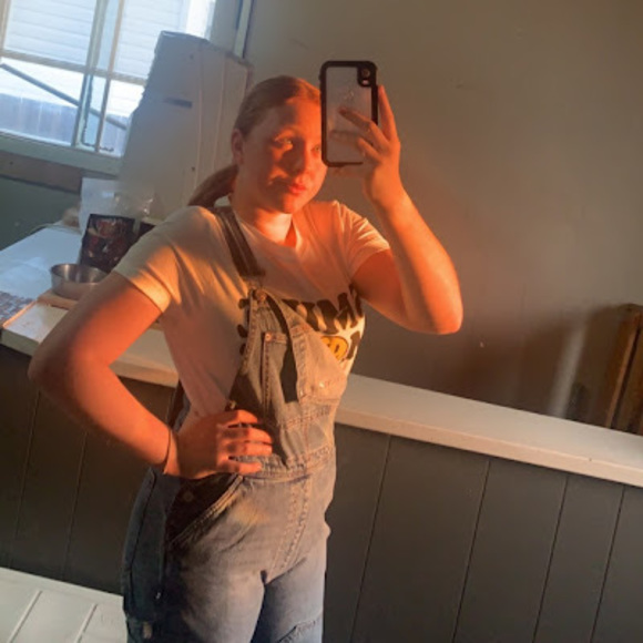 Meet your Posher, Kay - Picture 1 of 1